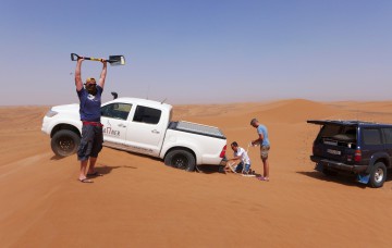 Toyota Hilux auf Saharadüne Marokko