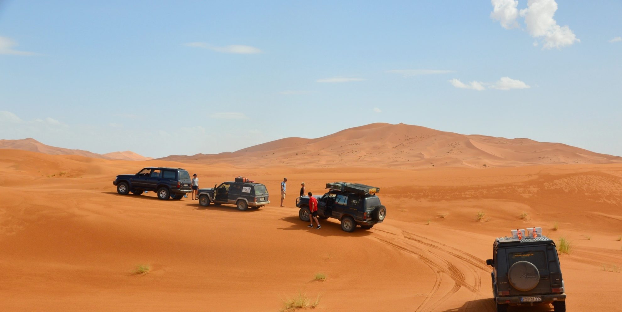 Dünen Geländewagen befahren den Erg Chebbi