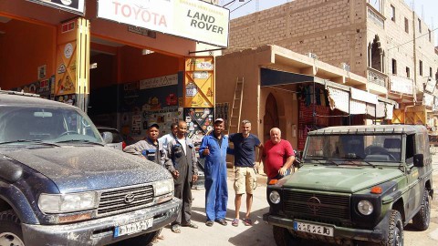 Marokko Werkstatt in Zagora mit Mercedes G und Toyota