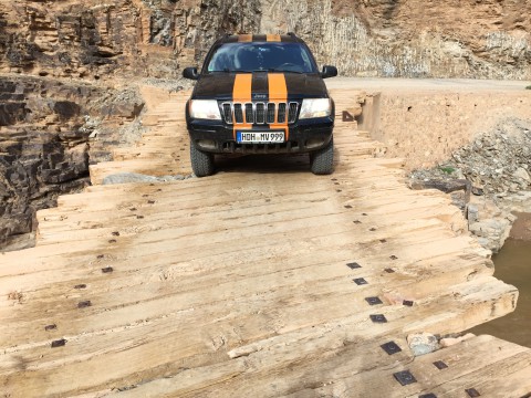 Alte Holzbrücke in Marokko Midelt