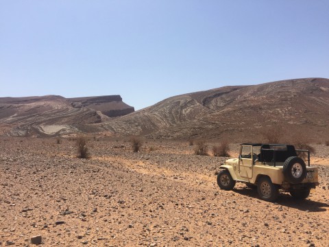 Landcruiser von Maroc-Voyage vor Bergpanorama