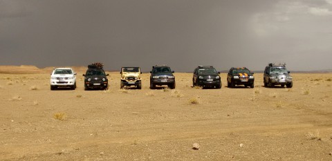 Geländewagen Gruppenbild auf der Piste nach Midelt