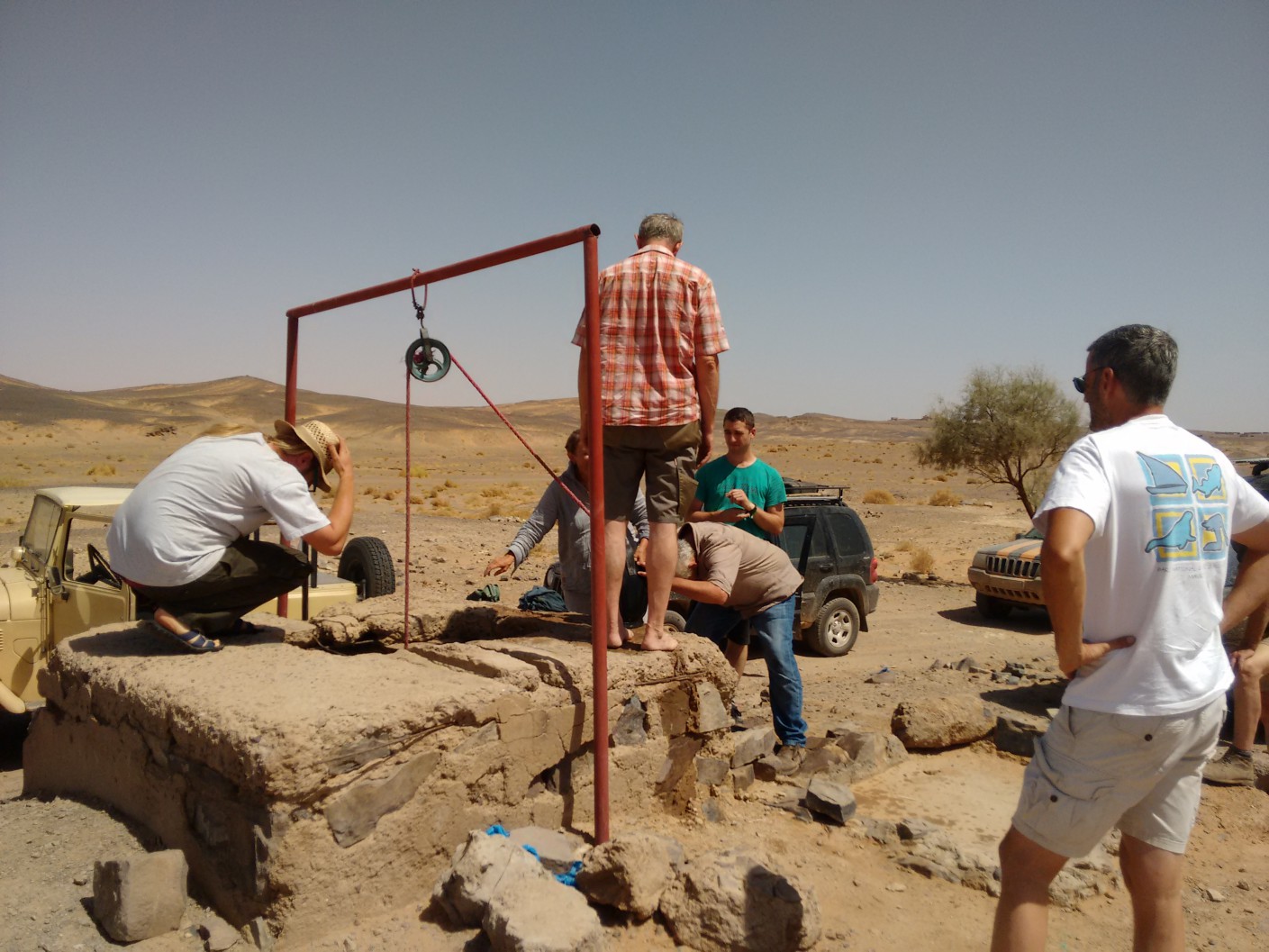 Kurze Rast an einem Brunnen Erg Chebbi