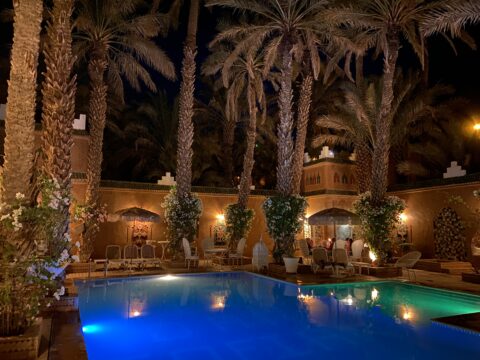 Zagora Marokko Hotelpool am Abend