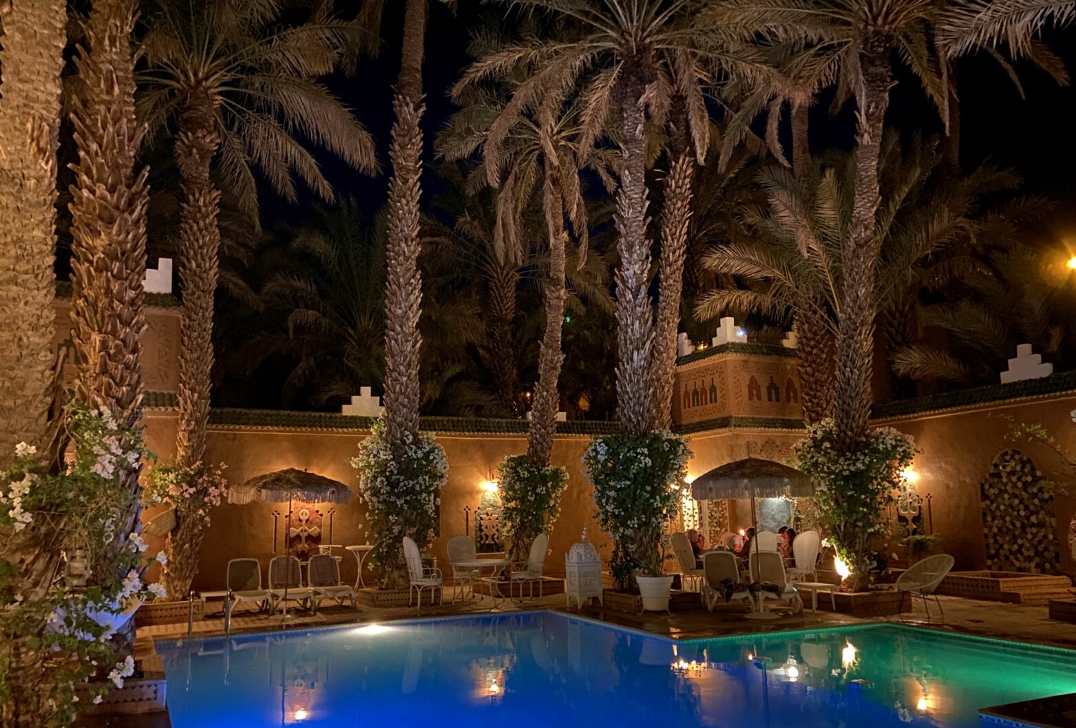 Zagora Marokko Hotelpool am Abend