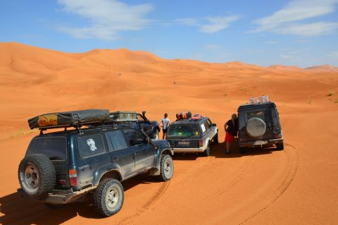 Erg Chebbi Geländewagen in den Dünen Marokko