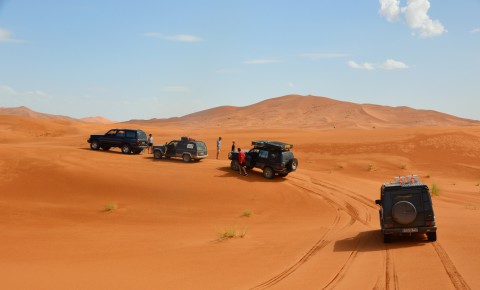 Geländewagen in den Dünen Marokko